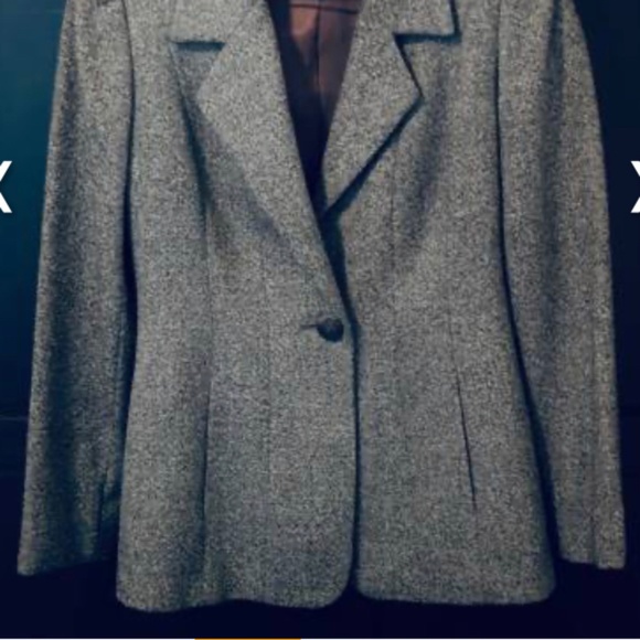 Beautiful Wool Skirt Suit - Picture 9 of 12